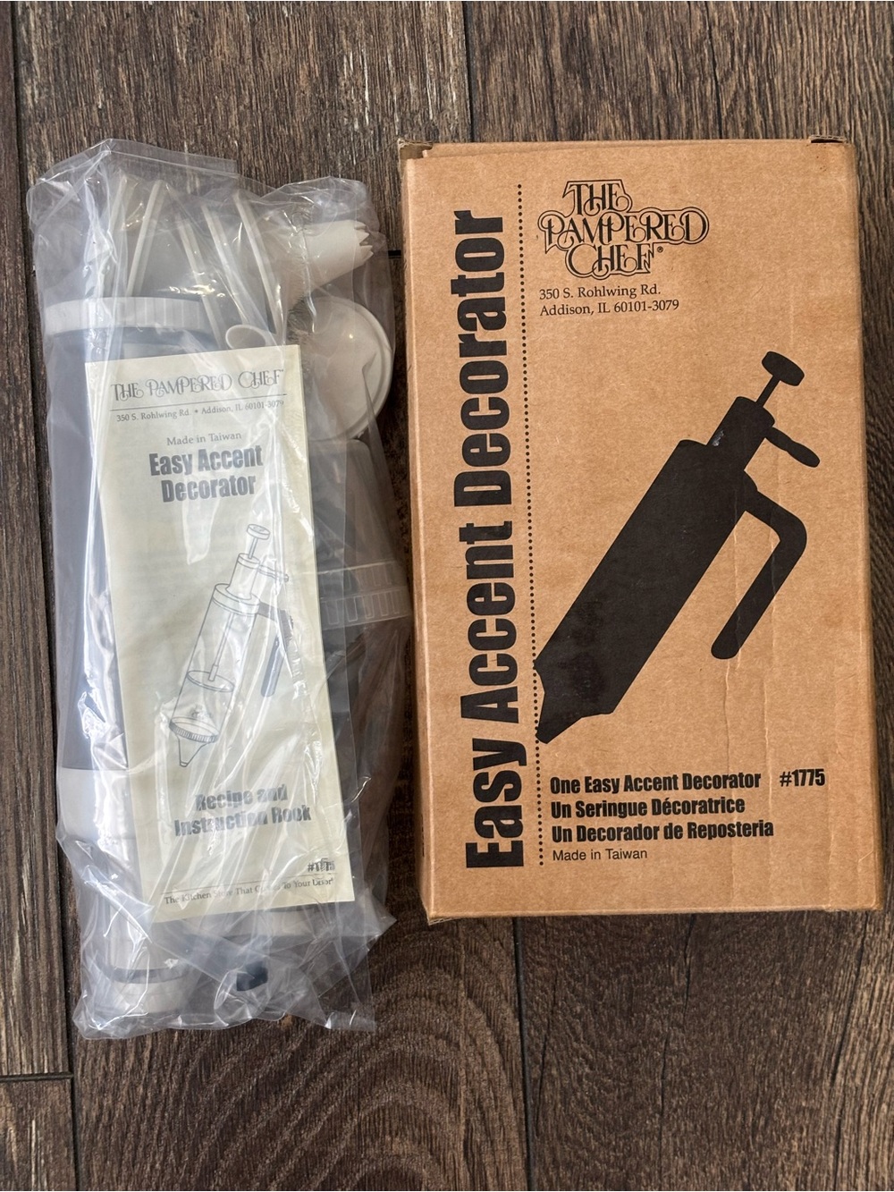 The Pampered Chef Easy Accent Decorator # 1775 Open Box, Unused, Very Clean
